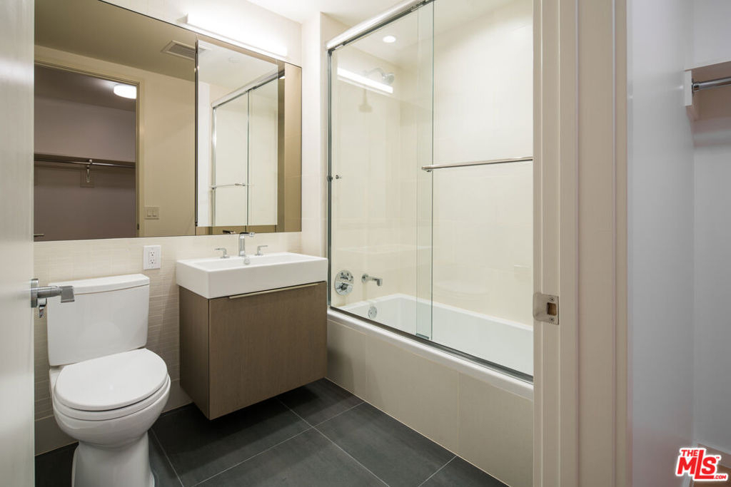 889 Francisco Street - Photo 16