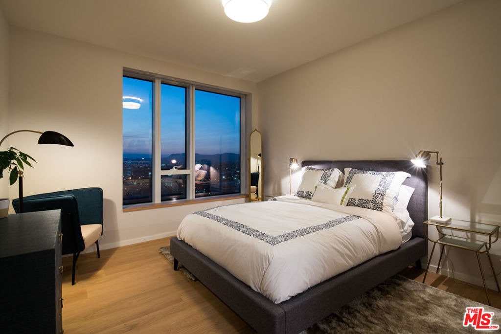 889 Francisco Street - Photo 15