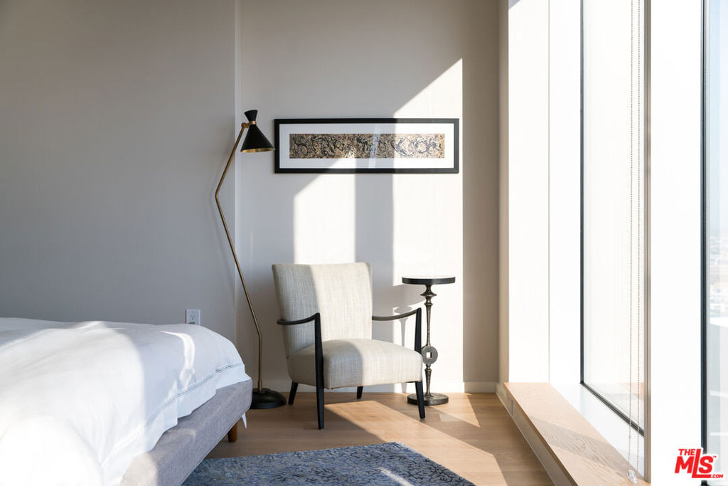 889 Francisco Street - Photo 3