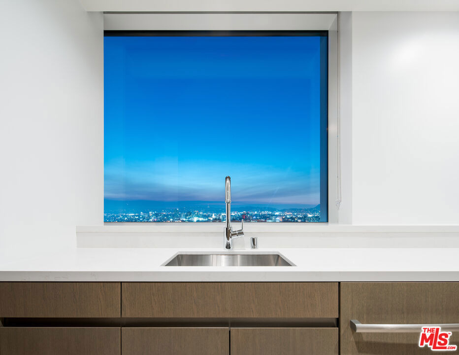 889 Francisco Street - Photo 11