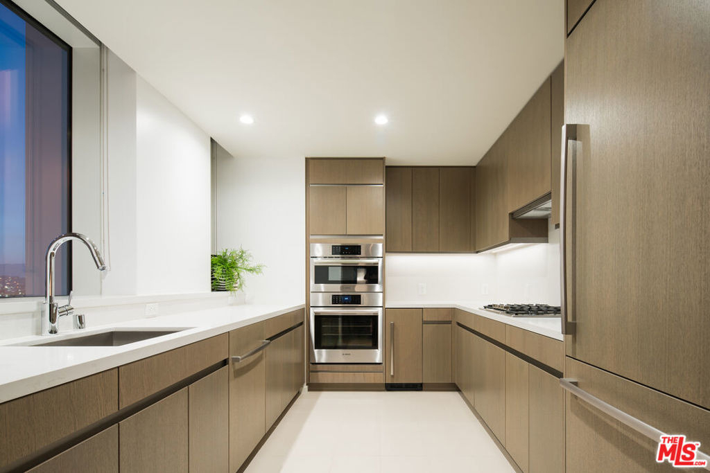 889 Francisco Street - Photo 12