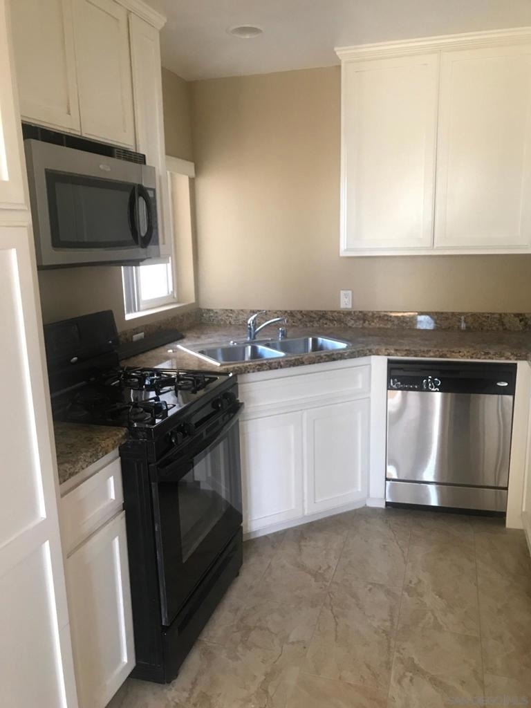 7280 Hyatt St - Photo 2