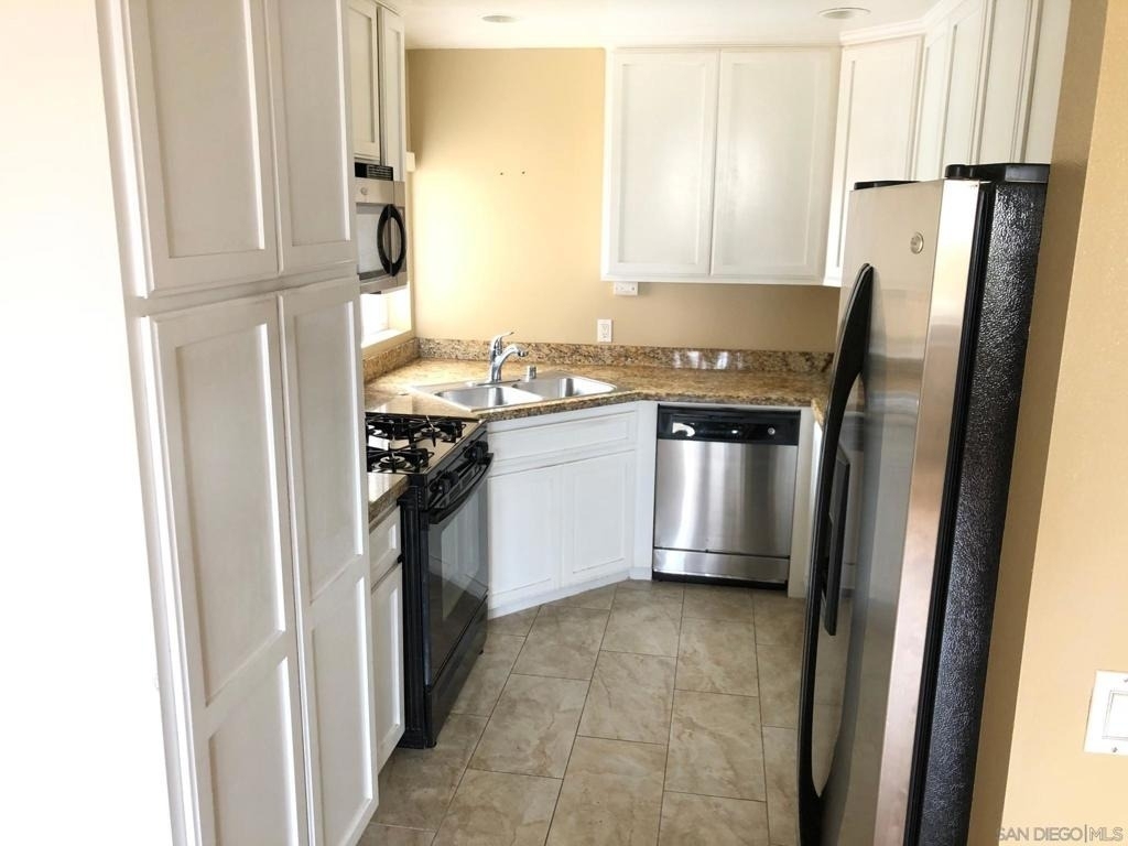 7280 Hyatt St - Photo 1