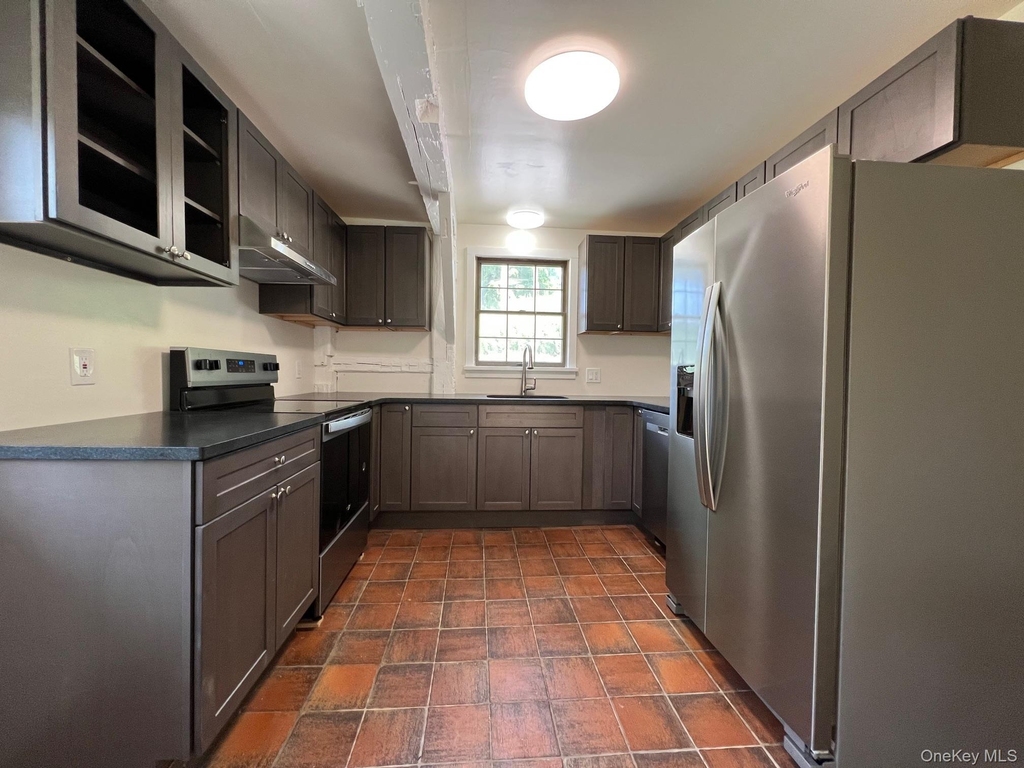 121 E Hook Cross Road - Photo 0