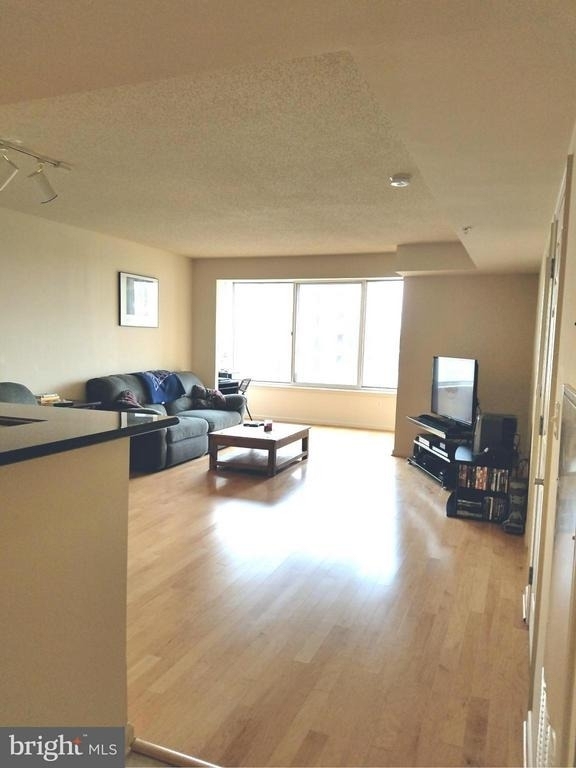 2726 Gallows Road - Photo 3