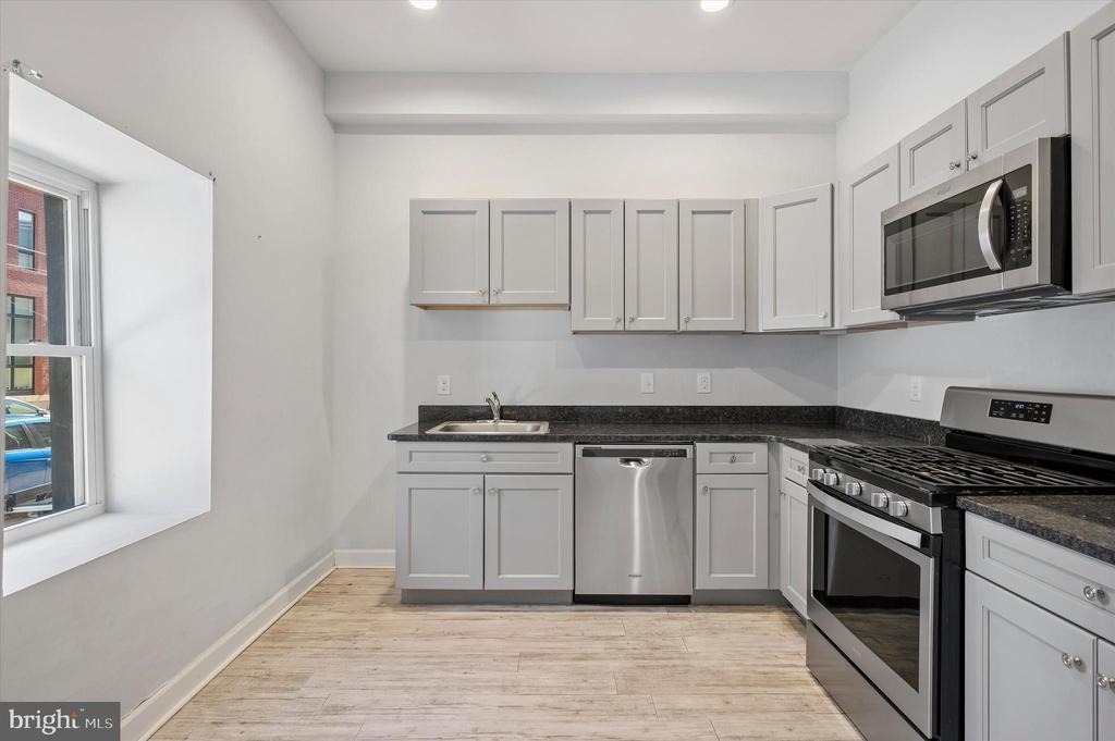 980 N Marshall Street - Photo 6