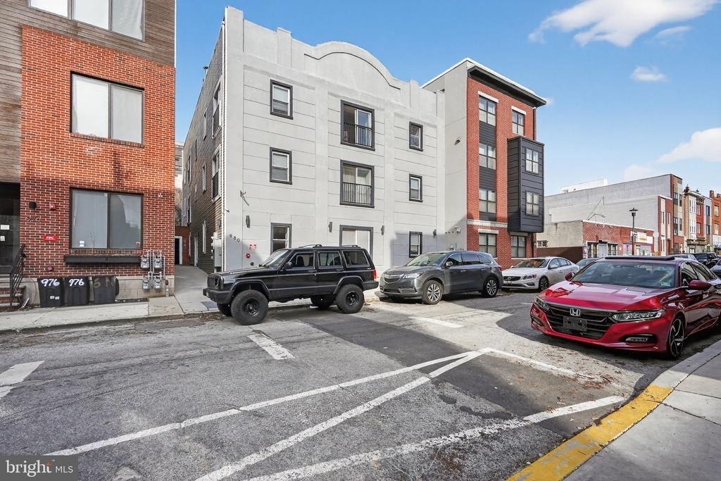 980 N Marshall Street - Photo 4