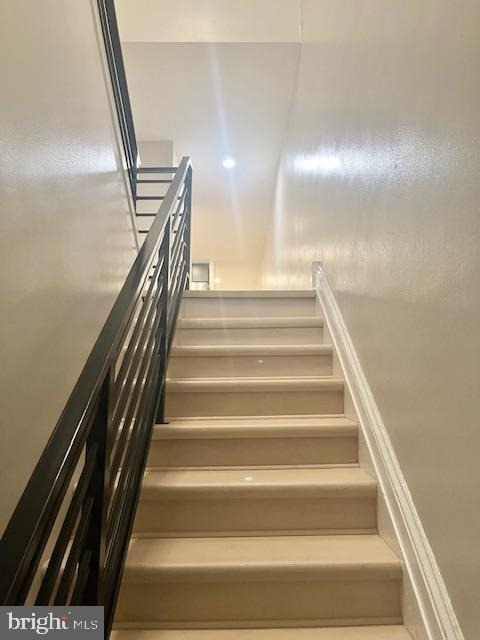 708 Franklin St. N - Photo 2
