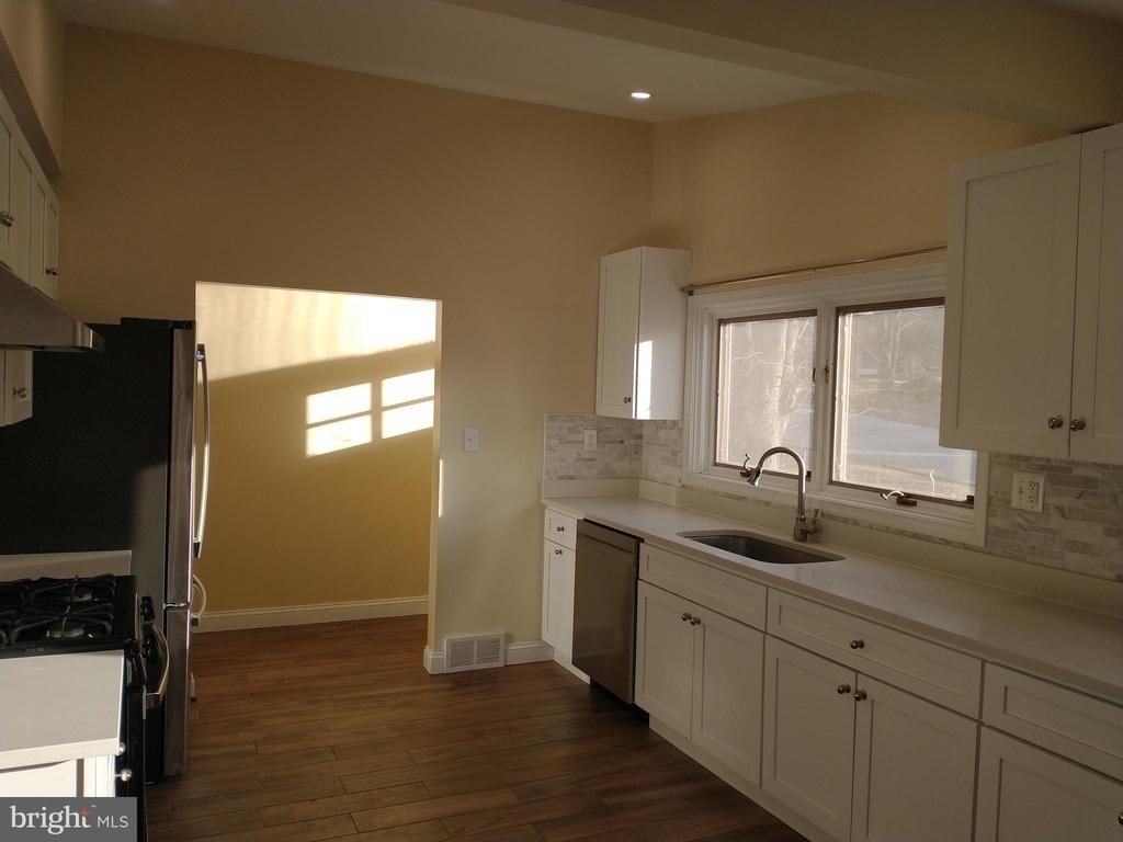512 Dartmouth Drive - Photo 2
