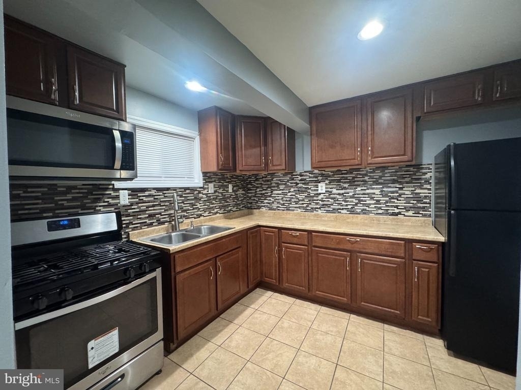 9211 Utica Place - Photo 0