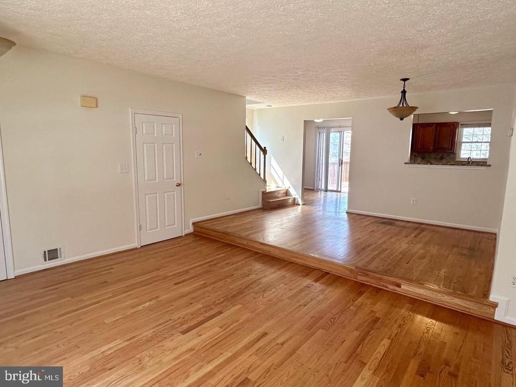 898 Bayridge Drive - Photo 3