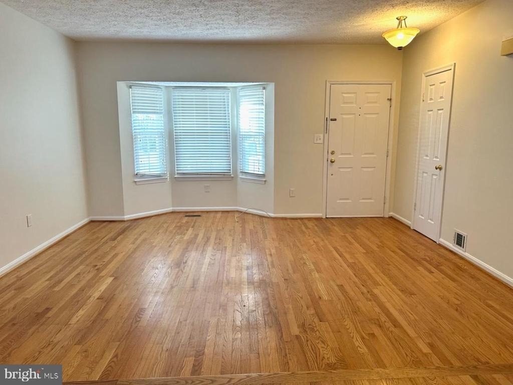 898 Bayridge Drive - Photo 4