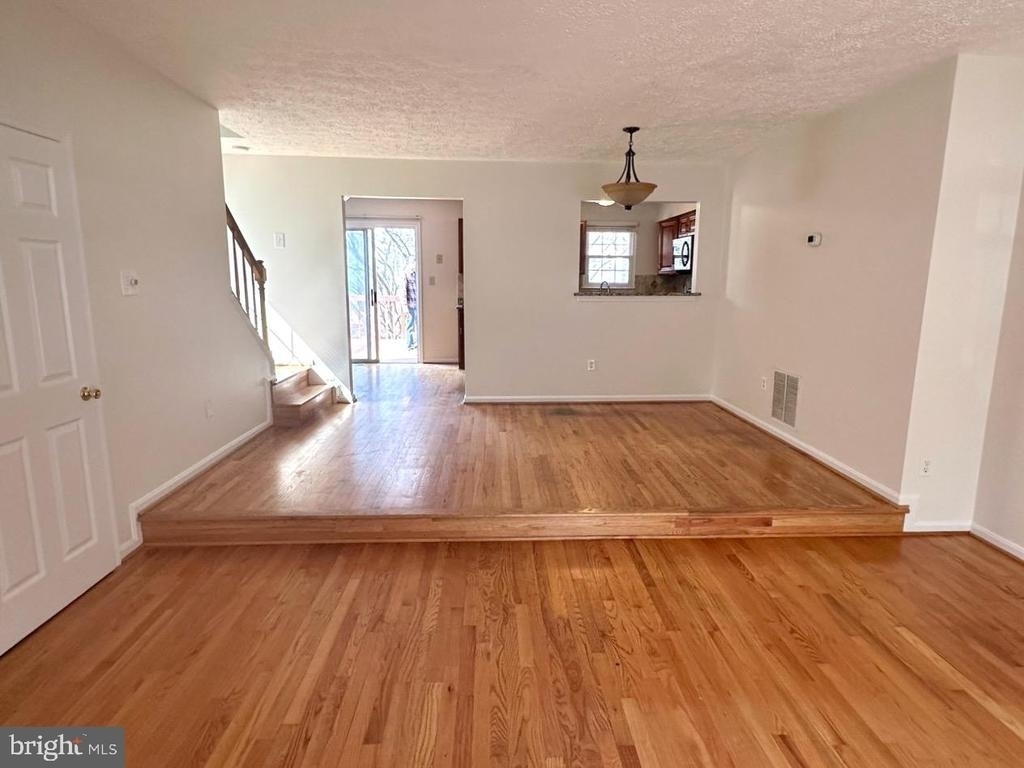 898 Bayridge Drive - Photo 2