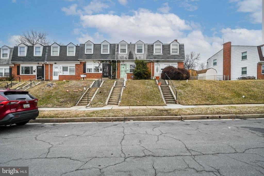 1610 Wentworth Avenue - Photo 1