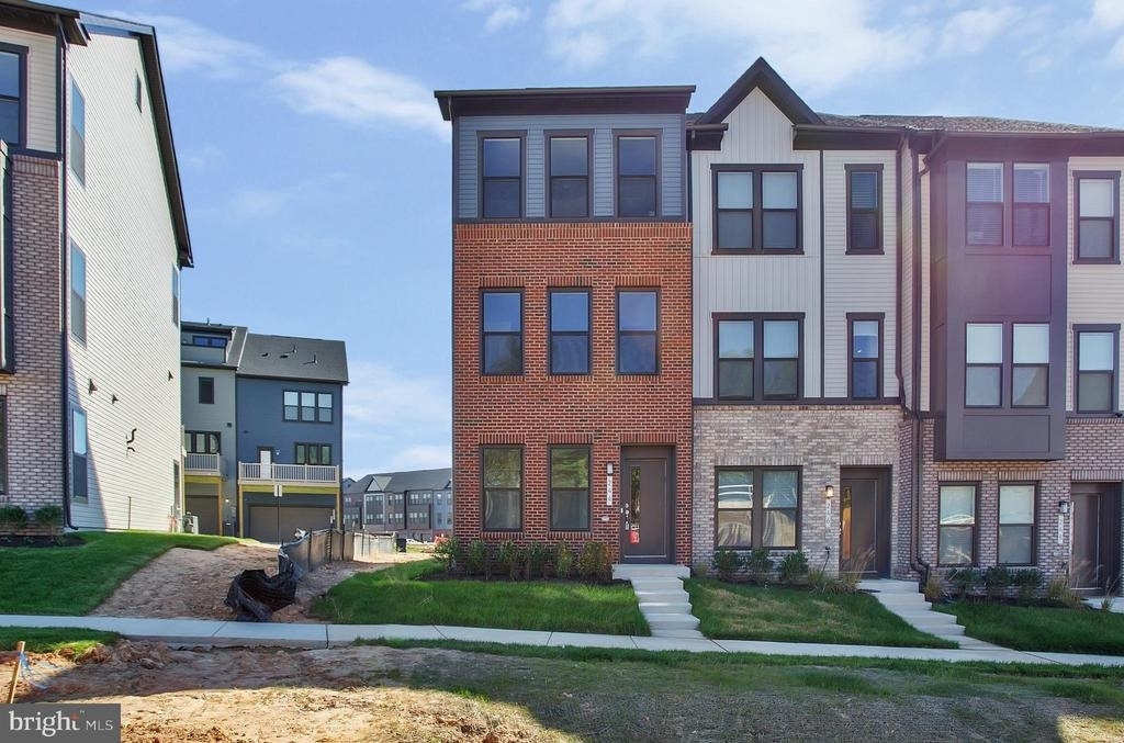 244 Mainstream Drive - Photo 0