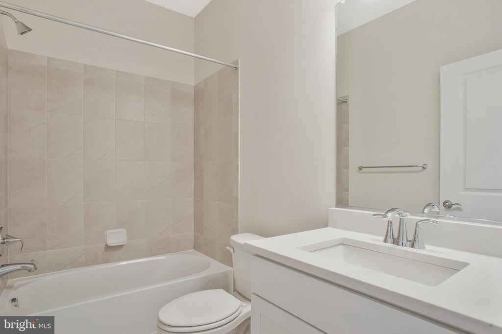 244 Mainstream Drive - Photo 2