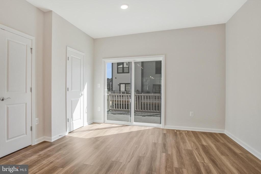 244 Mainstream Drive - Photo 3