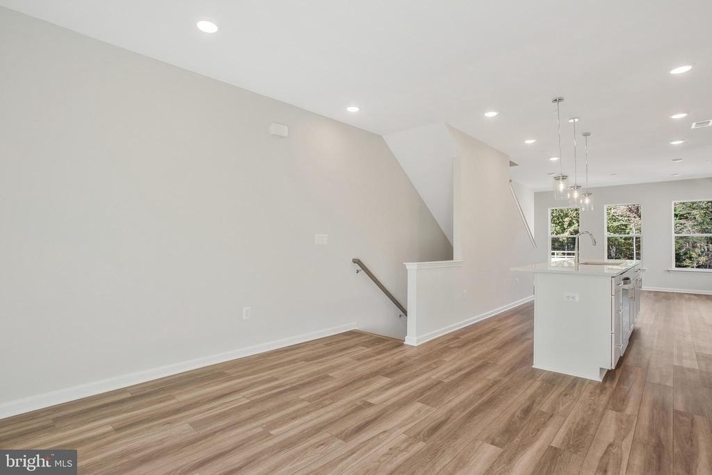 244 Mainstream Drive - Photo 5