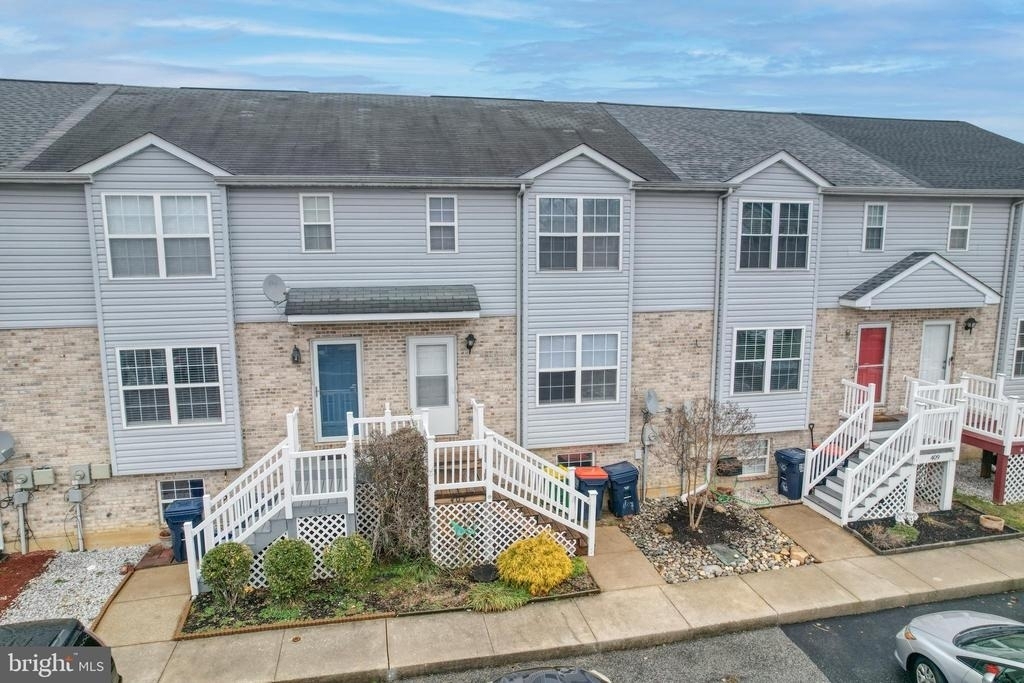 407 Champs Lane - Photo 1
