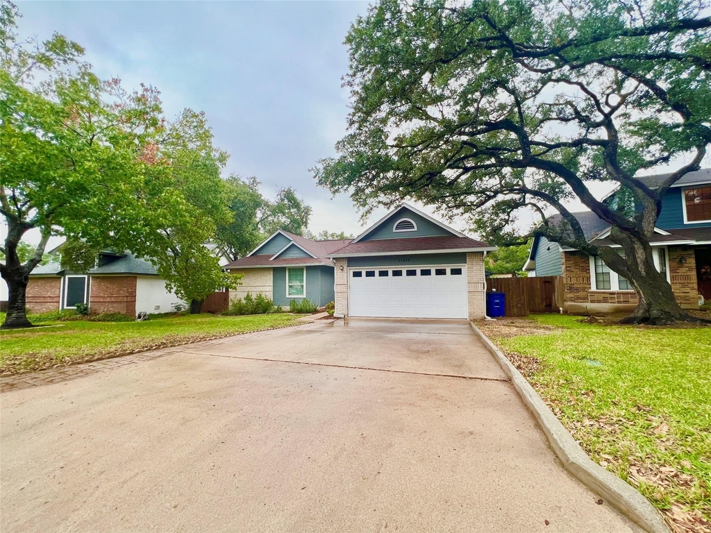 11917 Meadowfire Dr - Photo 1