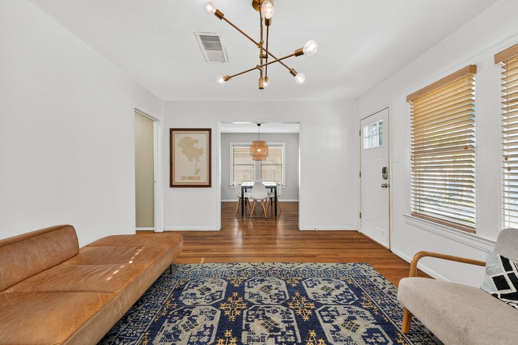 609 Fletcher St - Photo 3