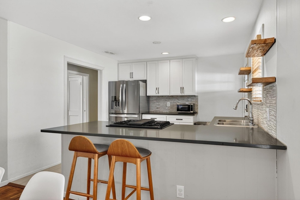 609 Fletcher St - Photo 7
