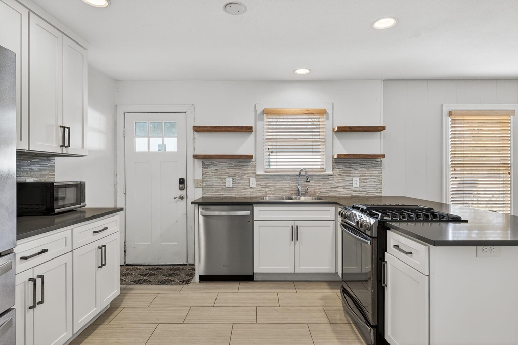 609 Fletcher St - Photo 9