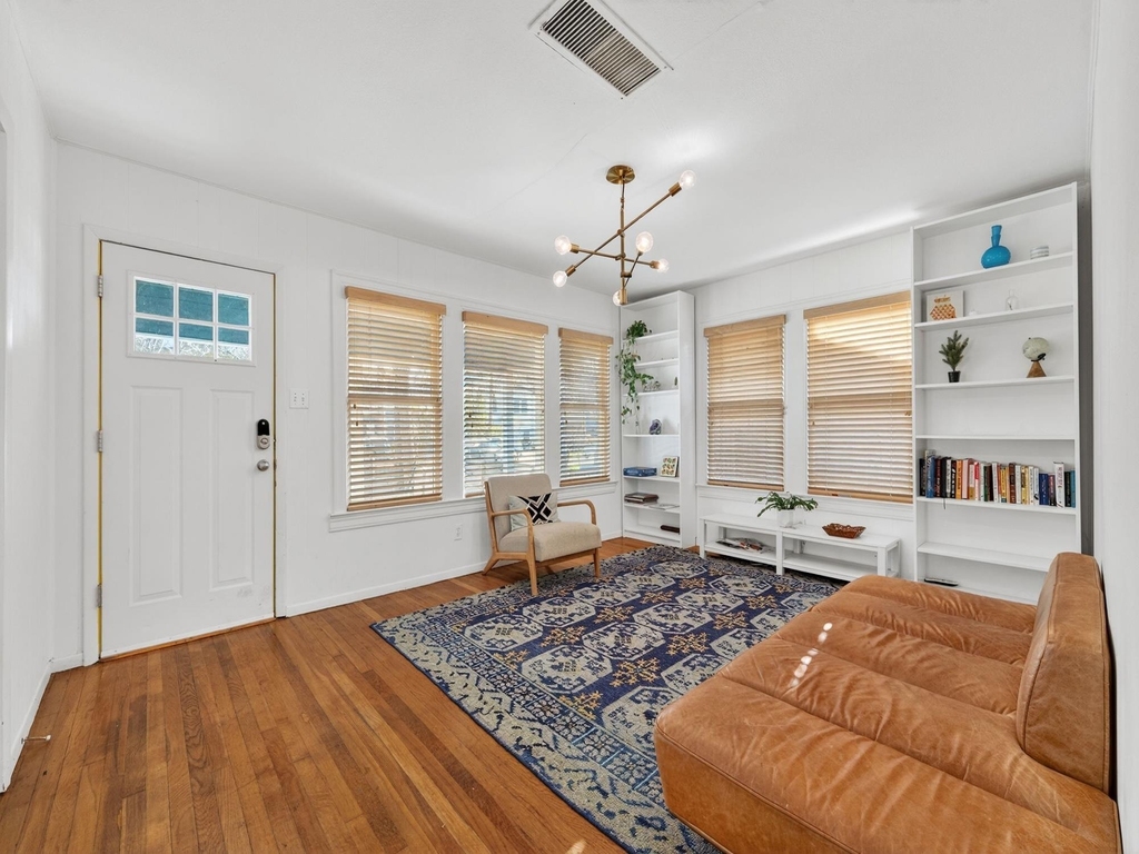 609 Fletcher St - Photo 4