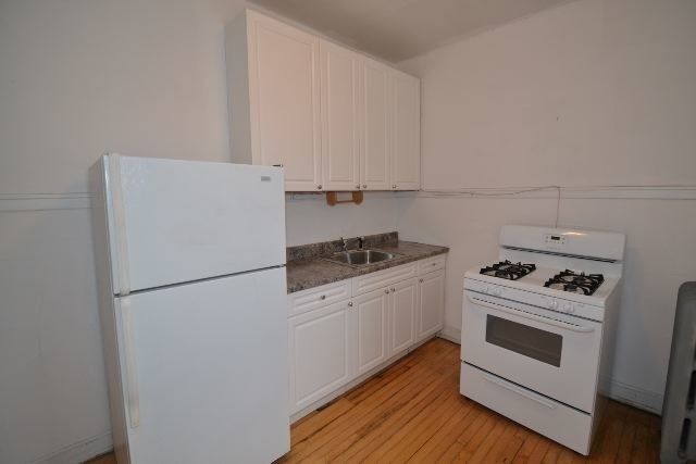 1917 W Winnemac Avenue - Photo 1