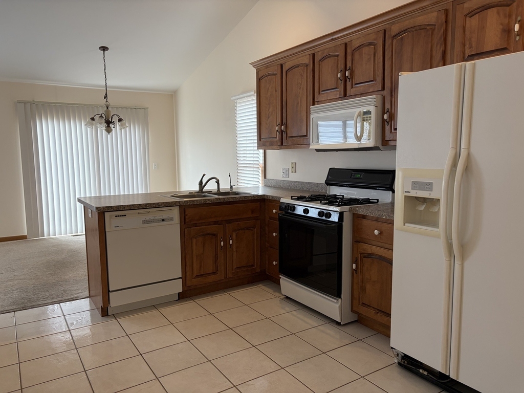 517 E Conley Drive - Photo 4