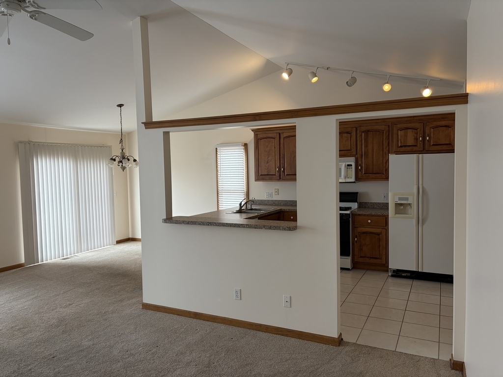 517 E Conley Drive - Photo 6