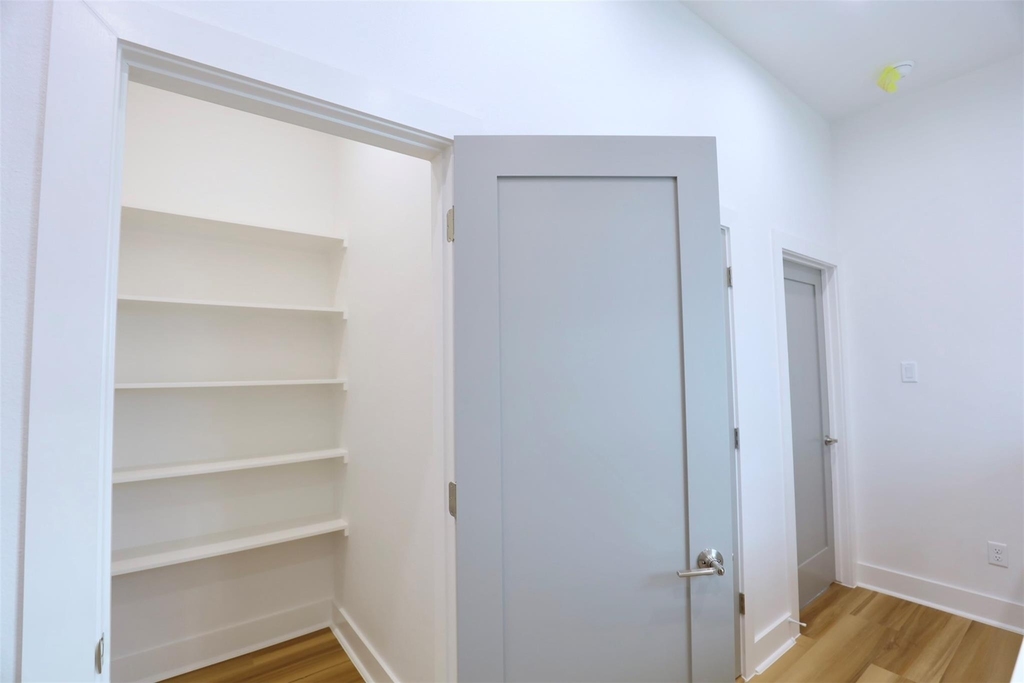 421 E 41st Street - Photo 26