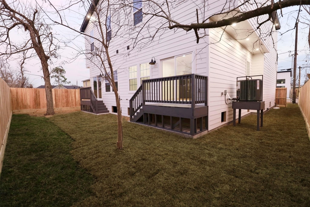421 E 41st Street - Photo 7