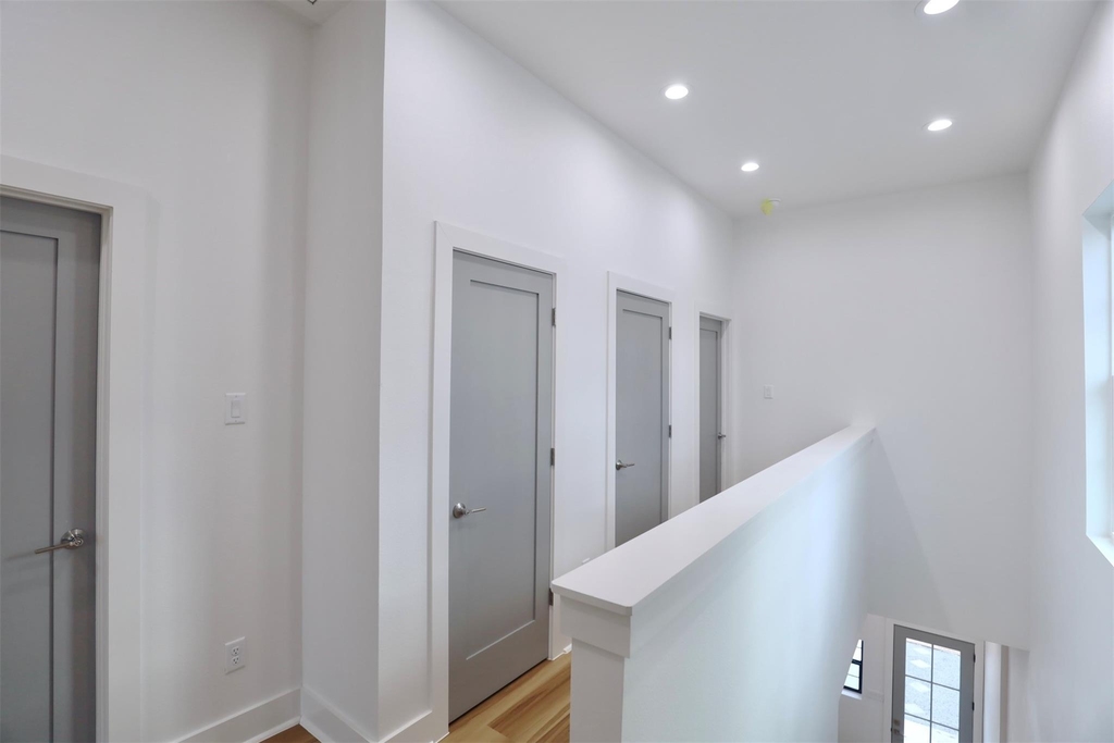 421 E 41st Street - Photo 22
