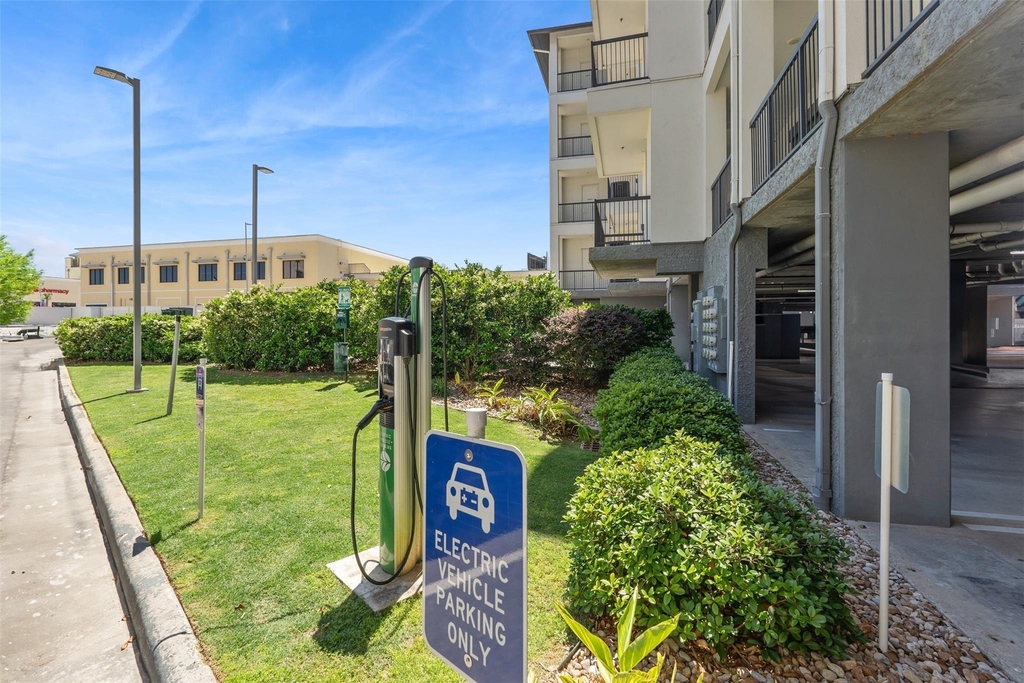 199 Waterpoint Court - Photo 30