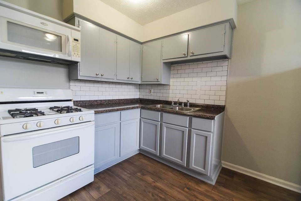 311 Campbell Avenue - Photo 1