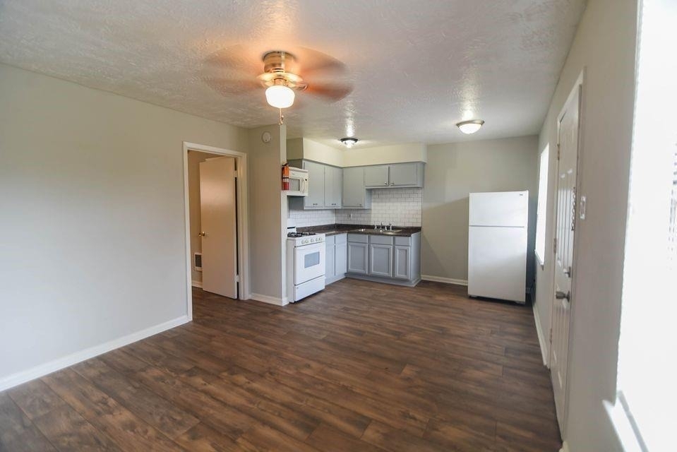 311 Campbell Avenue - Photo 2