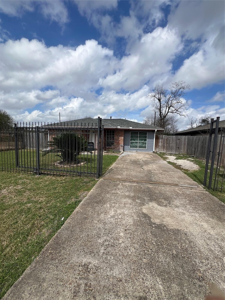 3613 Sparrow Street - Photo 0