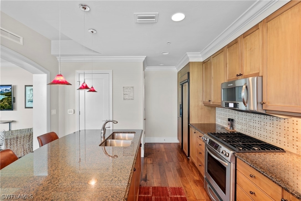 9115 Strada Place - Photo 8