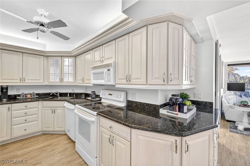 4001 Gulf Shore Boulevard N - Photo 9
