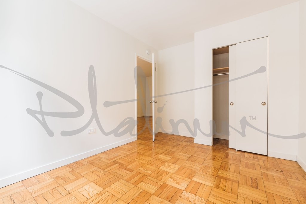 4th Avenue - Photo 2