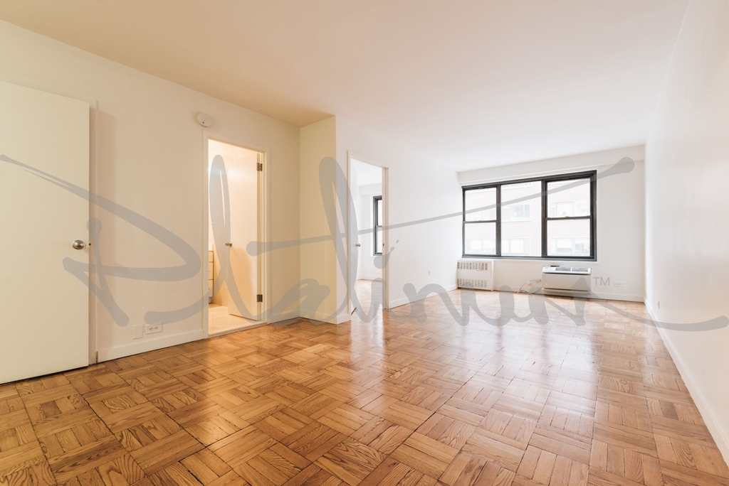 4th Avenue - Photo 0