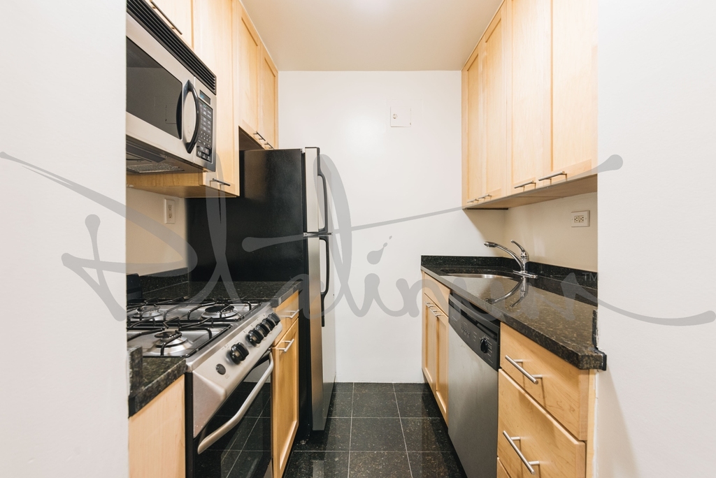 4th Avenue - Photo 5