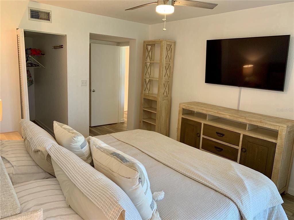 6061 Bahia Del Mar Circle - Photo 13