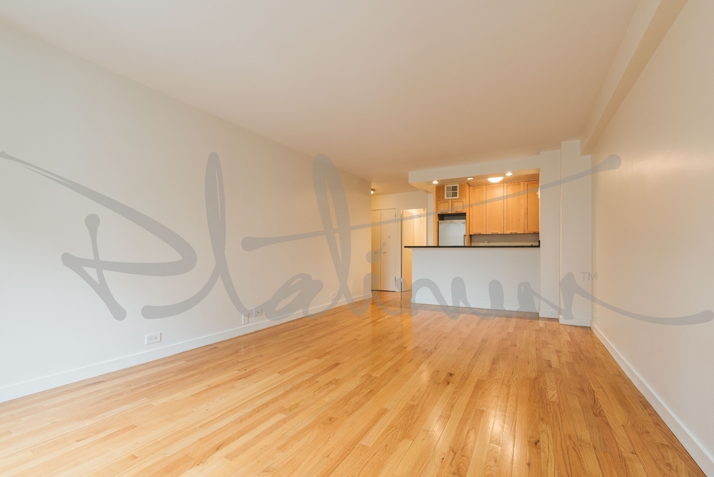 4th Avenue - Photo 1