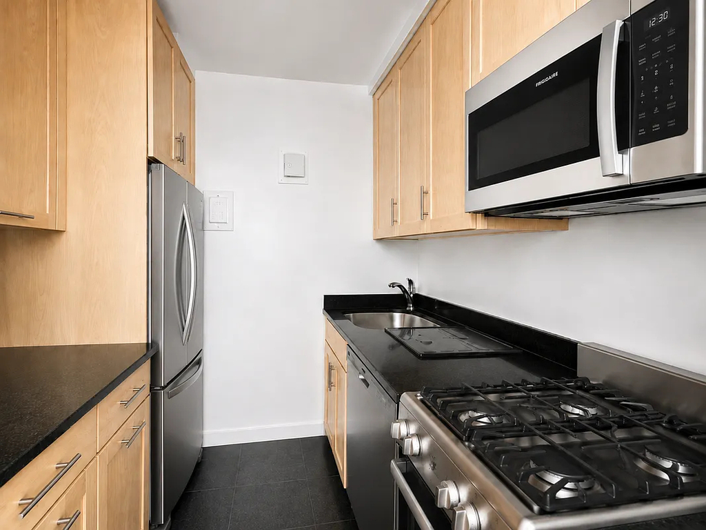4th Avenue - Photo 1