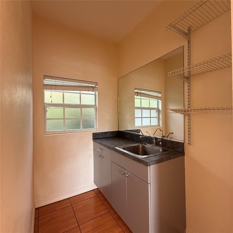 239 Venetia Avenue - Photo 9