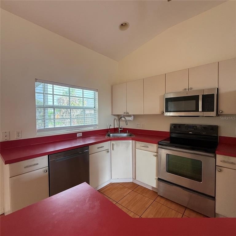 239 Venetia Avenue - Photo 4