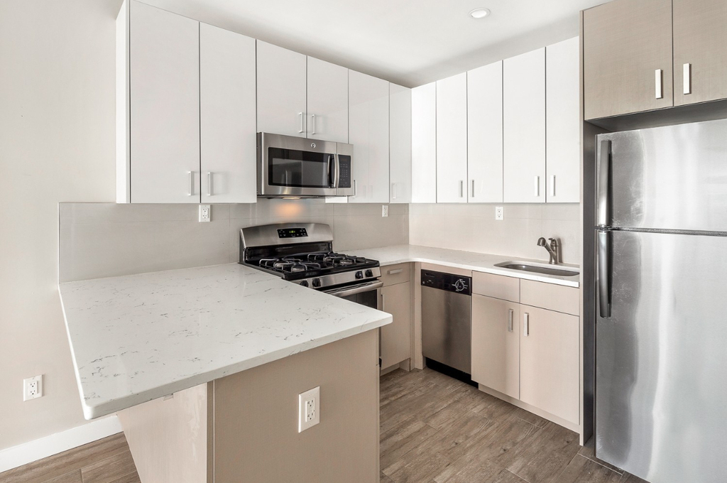 190-11 Hillside Avenue - Photo 2