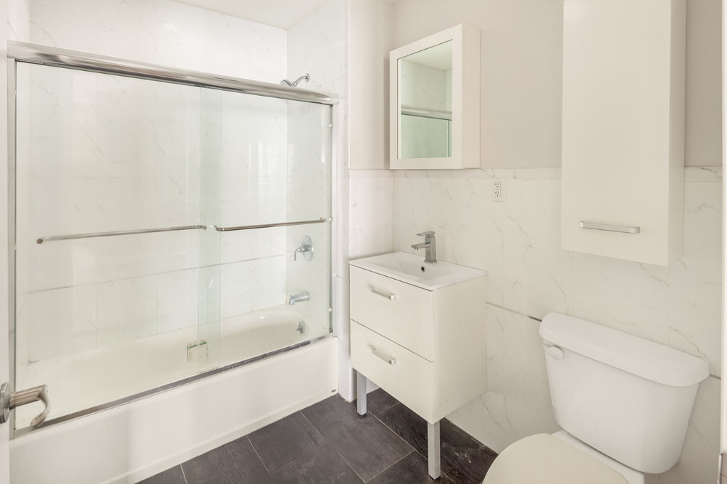 190-11 Hillside Avenue - Photo 3